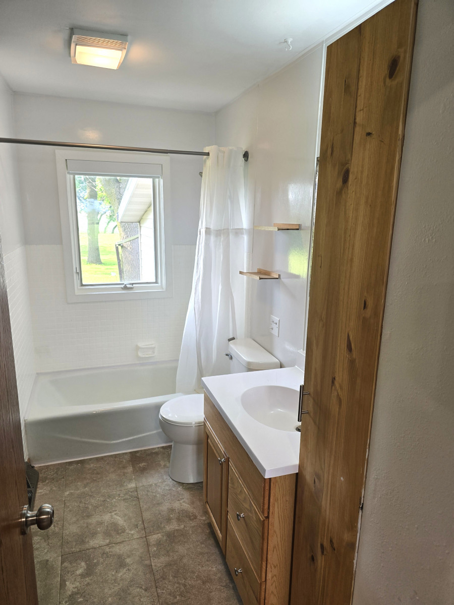 12.-Main-Bathroom