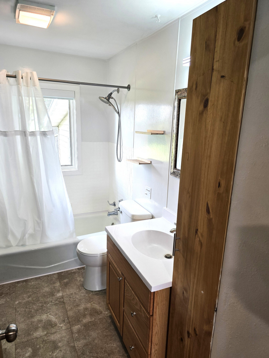 13.-Main-Bathroom