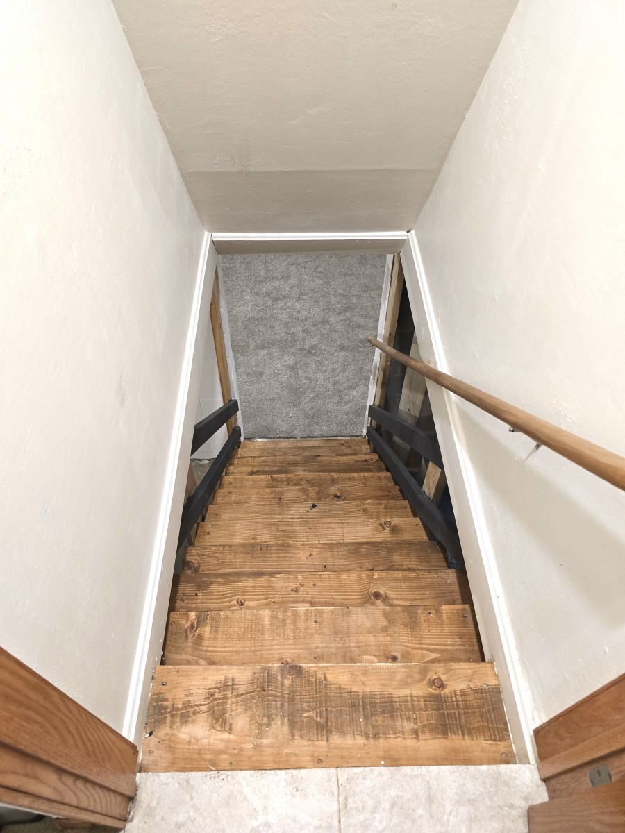 30.-Stairs-to-Basement