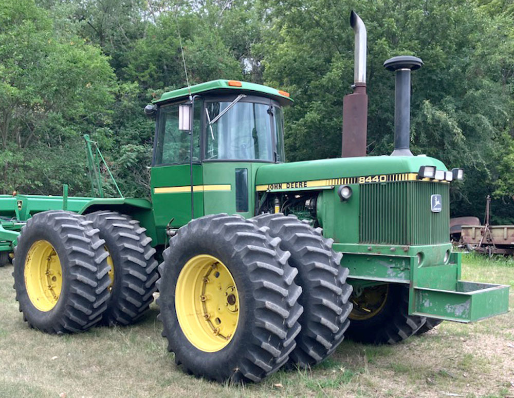 8440-Tractor