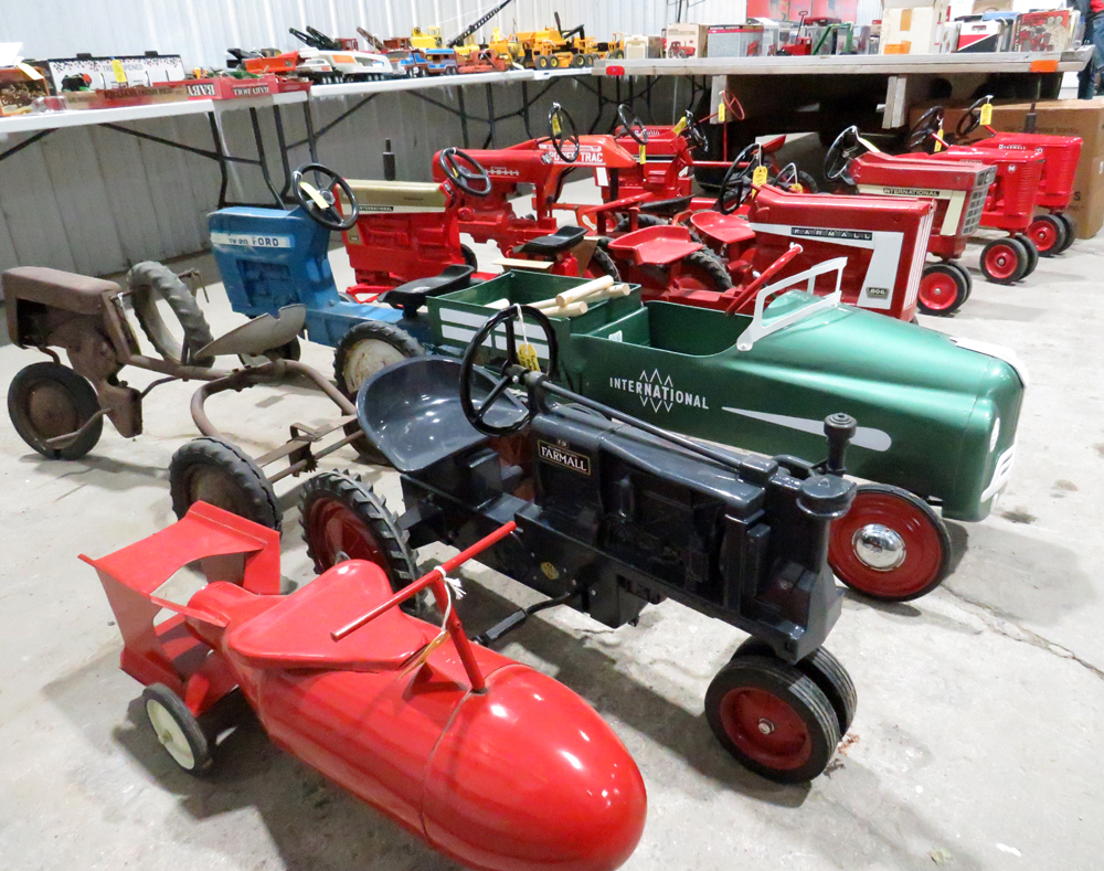 Pedal-Tractors