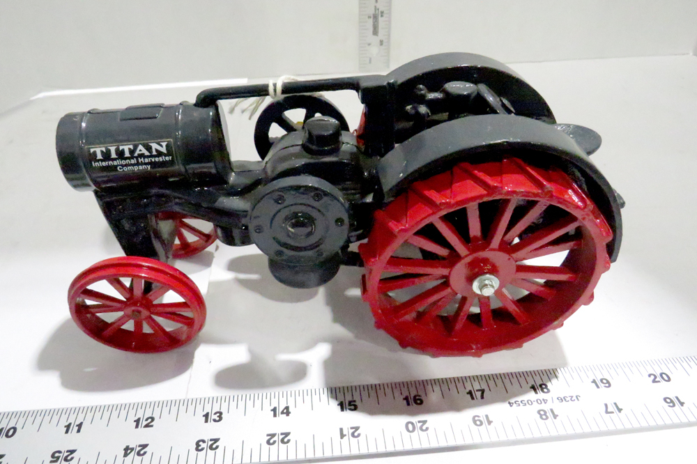 Titan-Tractor