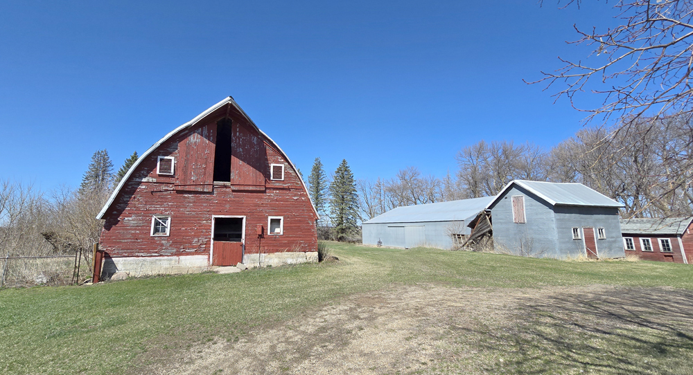 13.36ac Farmsite Online Real Estate Auction Mages Land Company